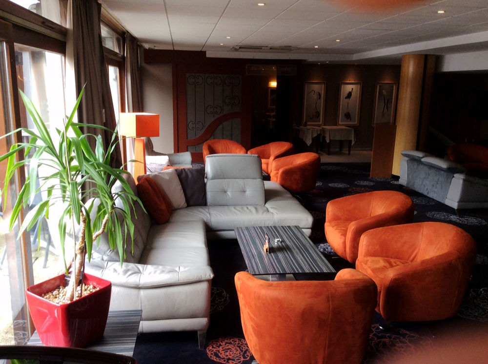 Rouilly-Sacey Domaine De La Foret D'Orient, Logis Hotel, Restaurant, Spa Et Golf מראה חיצוני תמונה